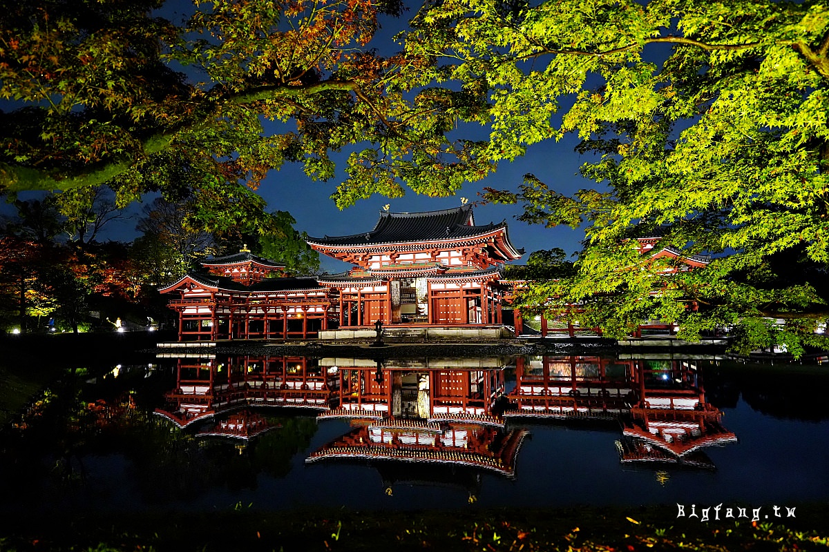京都宇治平等院 水中倒影 夜楓