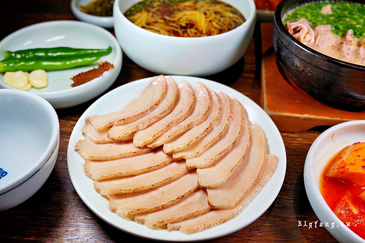 釜山海雲台 嚴湧帛豬肉湯飯海雲台店