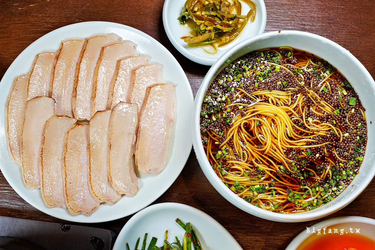 首爾仁寺洞 嚴湧帛豬肉湯飯 鐘閣店 EomYongBaek Doejigukbap