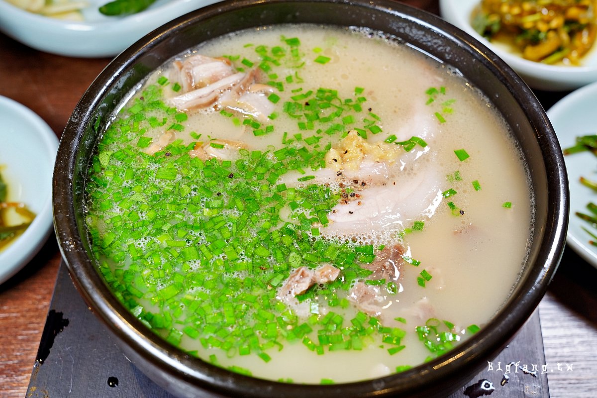 首爾仁寺洞 嚴湧帛豬肉湯飯 鐘閣店 EomYongBaek Doejigukbap