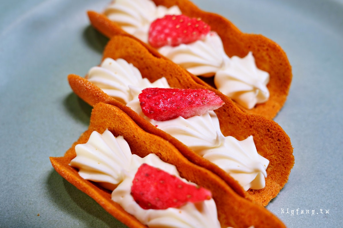 AMANBERRY 甘王草莓生巧克力薄餅